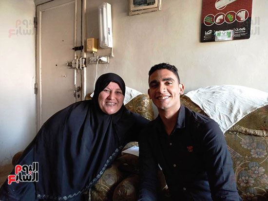 الطالب-عبد-الله-رضا-مع-والدته---محافظة-القليوبية-(9)