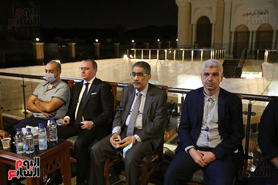 ضياء رشوان نقيب الصحفيين بين الحضور فى عزاء والد الكاتب الصحفى محمد شبانة ضياء رشوان نقيب الصحفيين بين الحضور فى عزاء والد الكاتب الصحفى محمد شبانة