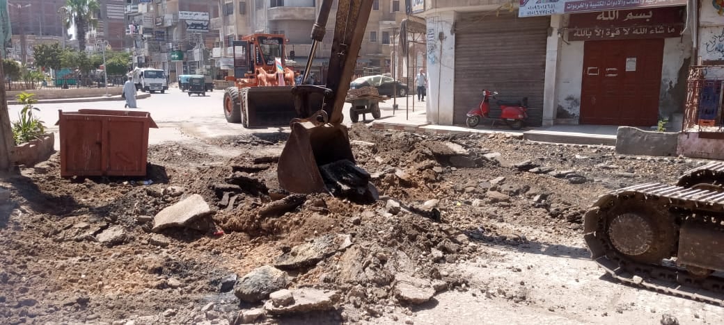 جانب من البدء في رصف الطرق ببيلا جانب من البدء في رصف الطرق ببيلا
