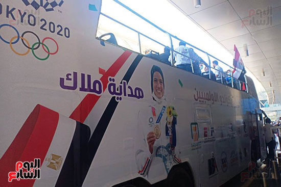 مطار القاهرة يستقبل هداية ملاك وسيف عيسى أبطال برونزيات طوكيو (5)