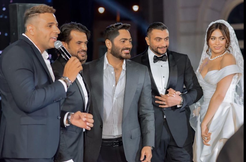 تامر حسنى مع العروسين ومحمد نور وأحمد جمال