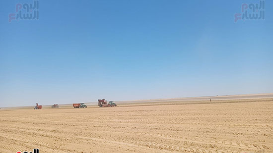 المعدات تعمل فى استزراع 20-الف فدان