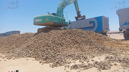 العمل بارض المشروع