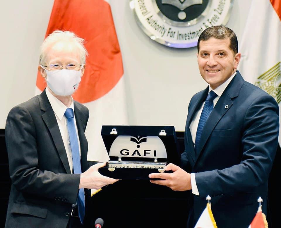 الرئيس التنفيذي لهيئة الاستثمار والسفير الياباني  (2)
