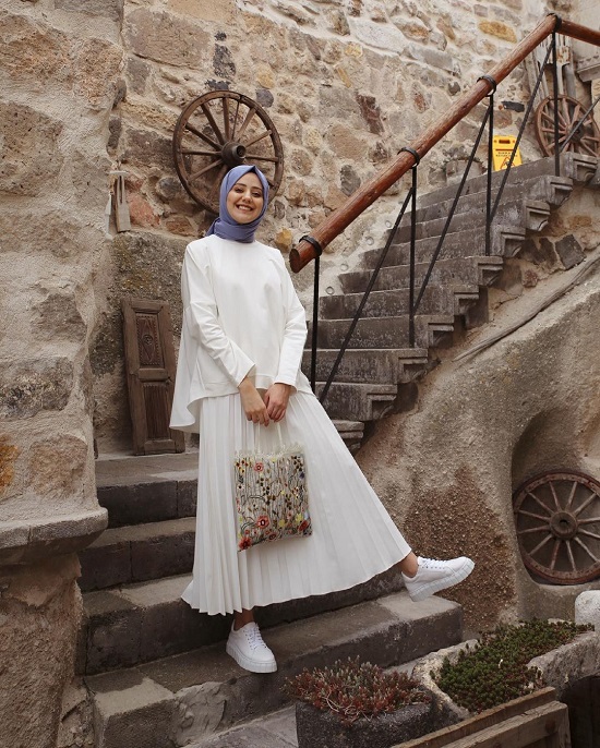 أفكار لتنسيق اللون الأبيض مع الحجاب (9)