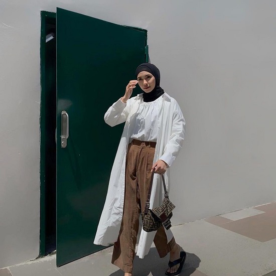 أفكار لتنسيق اللون الأبيض مع الحجاب (8)