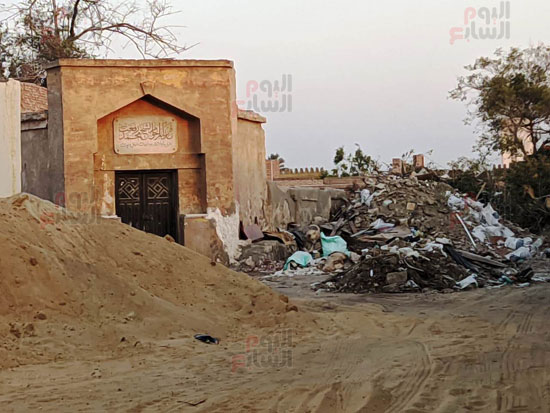 مدفن الشيخ محمد رفعت قبل تنظيفه