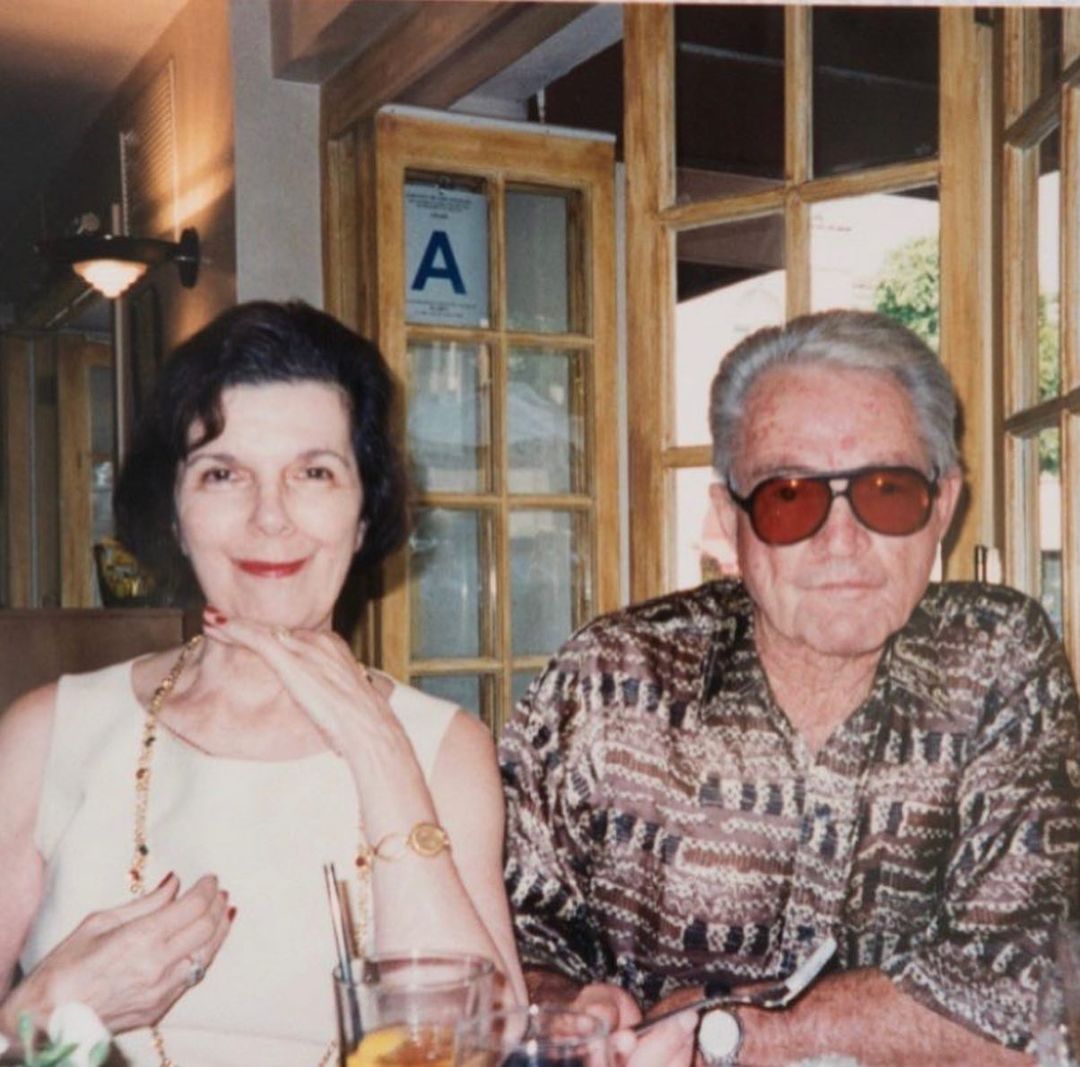 صورة عائلية مع جدة كيم كارداشيان (22)