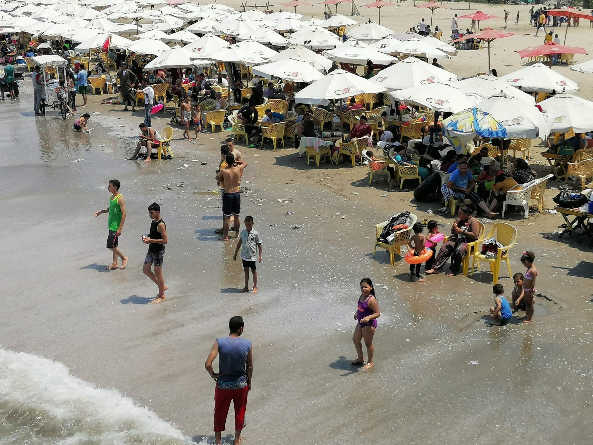 ازدحام بالشاطئ اليوم الجمعة