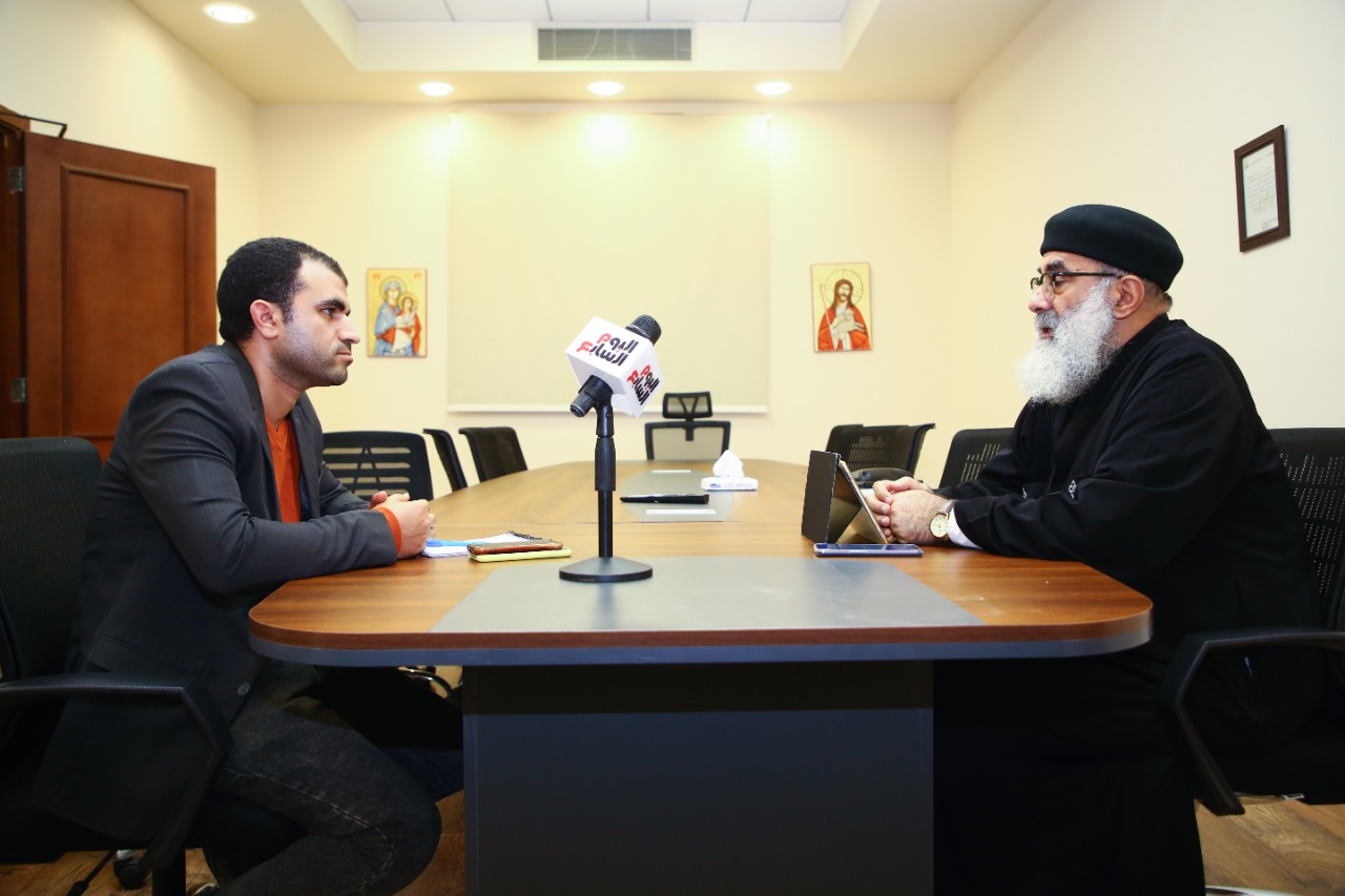 متحدث الكنيسة الأرثوذكسية مع الزميل محمد الأحمدى