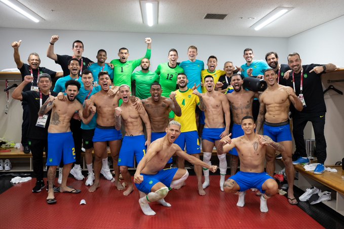 لاعبو البرازيل بعد الفوز على مصر