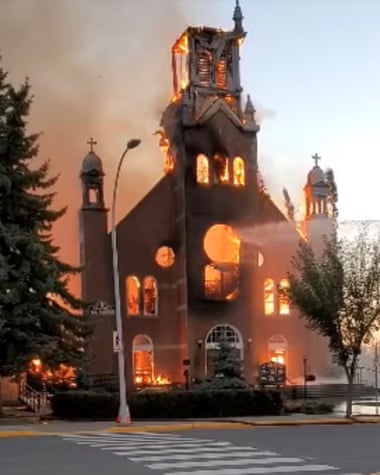 إحدى الكنائس المحترقة فى كندا
