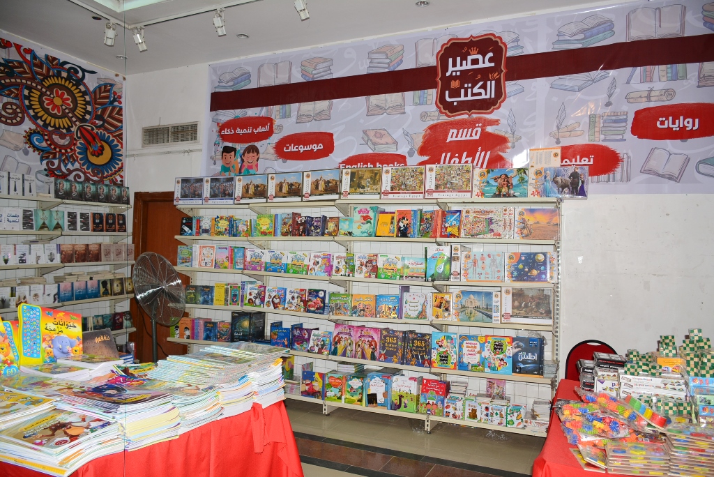 عصير الكتب معرض للكتب بسوهاج