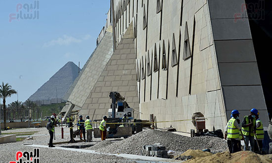 رئيس الوزراء يتفقد المتحف المصرى الكبير  (40)