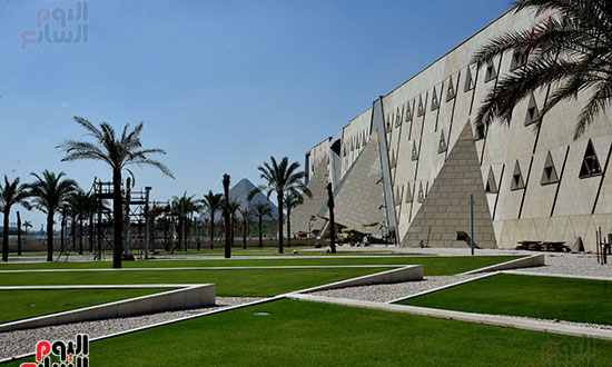 رئيس الوزراء يتفقد المتحف المصرى الكبير  (42)