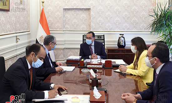 اجتماع رئيس الوزراء مع وزير الكهرباء (3)