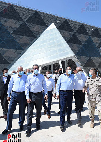 رئيس الوزراء يتفقد المتحف المصرى الكبير  (21)