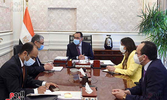 اجتماع رئيس الوزراء مع وزير الكهرباء (1)