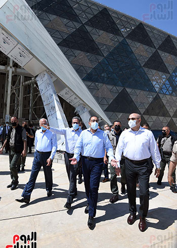 رئيس الوزراء يتفقد المتحف المصرى الكبير  (19)