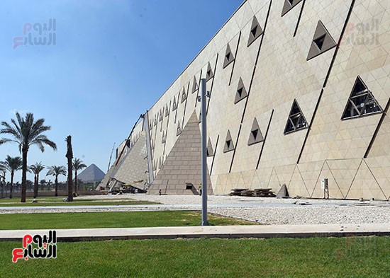 رئيس الوزراء يتفقد المتحف المصرى الكبير  (18)