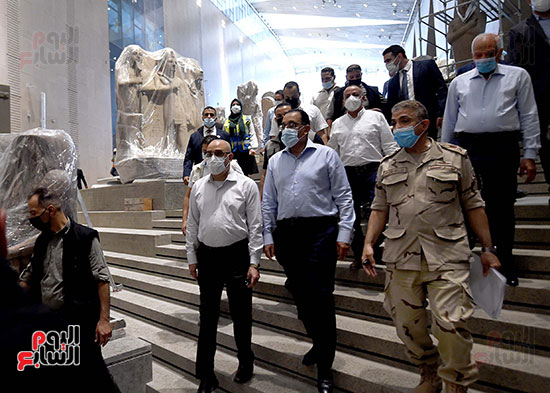 رئيس الوزراء يتفقد المتحف المصرى الكبير  (34)