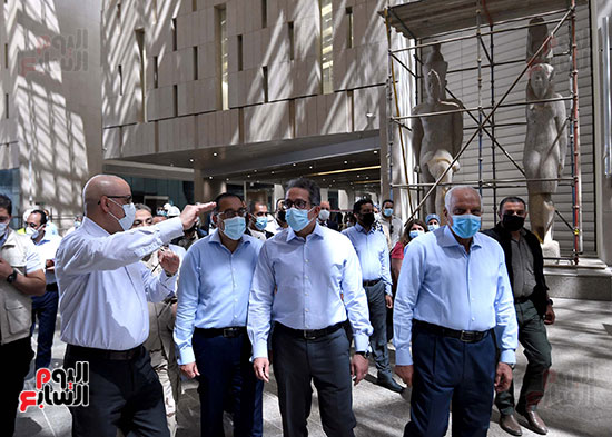 رئيس الوزراء يتفقد المتحف المصرى الكبير  (27)