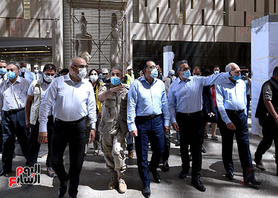 رئيس الوزراء يتفقد المتحف المصرى الكبير  (28)