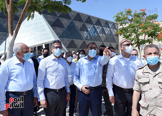 رئيس الوزراء يتفقد المتحف المصرى الكبير  (24)
