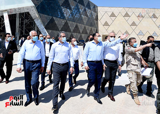 رئيس الوزراء يتفقد المتحف المصرى الكبير  (20)