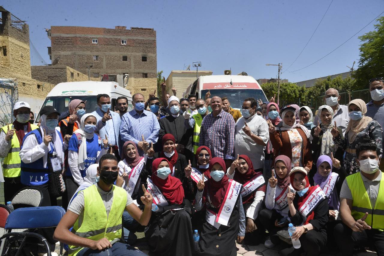 محافظ أسيوط يشهد انطلاق حملة للتبرع بالدم بمركز شباب ناصر (14)