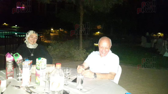الفريق-العصار-مع-زوجته-(2)