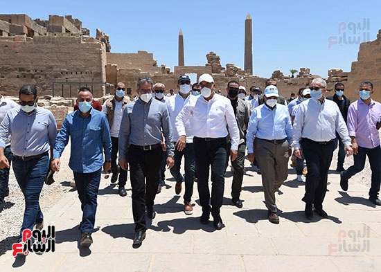 جولة رئيس الوزراء بالاقصر (27)