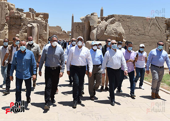 جولة رئيس الوزراء بالاقصر (28)