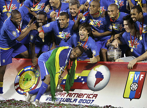 منتخب البرازيل بطل كوبا أمريكا 2007