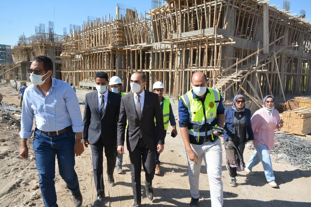 نائب المحافظ في جولة تفقدية بحي غرب (1)