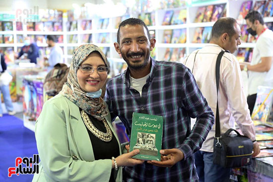 زينب عبد اللاه توقع كتابها فى بيوت الحبايب (17)