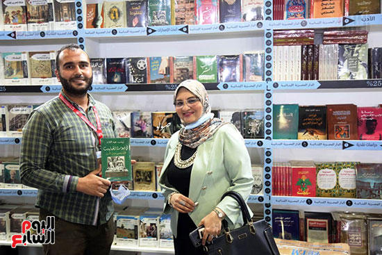 زينب عبد اللاه توقع كتابها فى بيوت الحبايب (19)