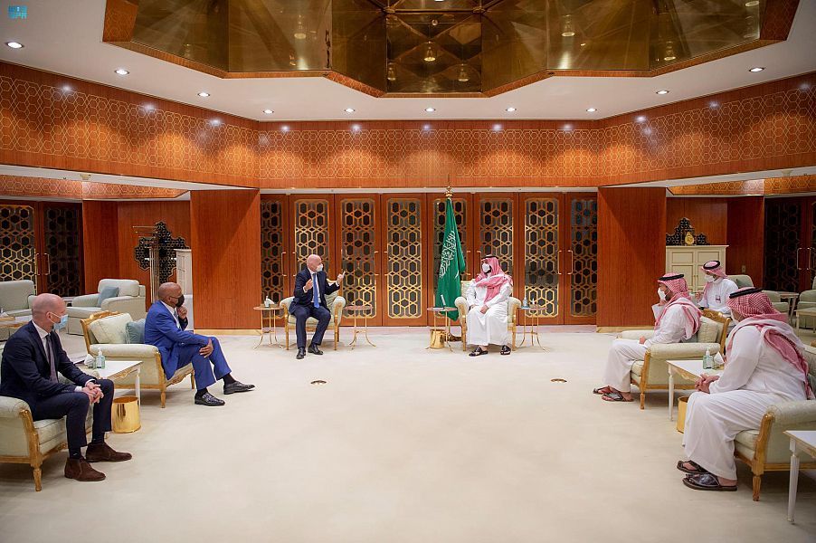 الأمير محمد بن سلمان يستقبل رئيسى الفيفا والكاف