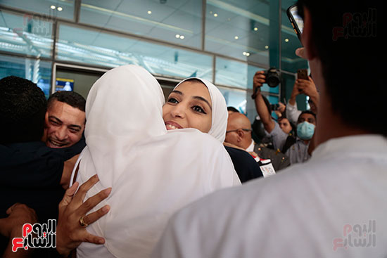 وصول البطلة جيانا فاروق إلى مطار القاهرة بعد إنجاز طوكيو (31)