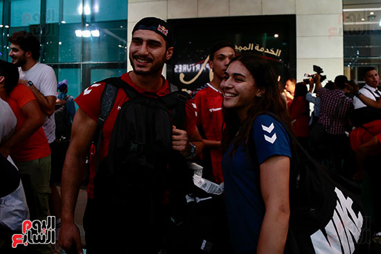 وصول بعثة منتخب كرة اليد لمطار القاهرة  (14)