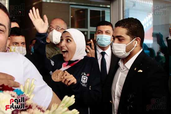 وصول البطلة جيانا فاروق إلى مطار القاهرة بعد إنجاز طوكيو (36)