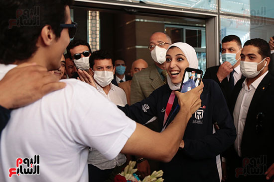 وصول البطلة جيانا فاروق إلى مطار القاهرة بعد إنجاز طوكيو (33)