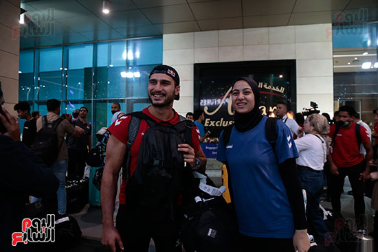 وصول بعثة منتخب كرة اليد لمطار القاهرة  (9)