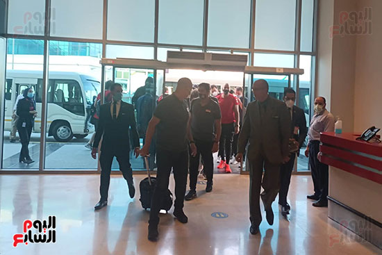 بعثة منتخب اليد تصل مطار القاهرة قادمة من طوكيو عبر مطار الدوحة (5)
