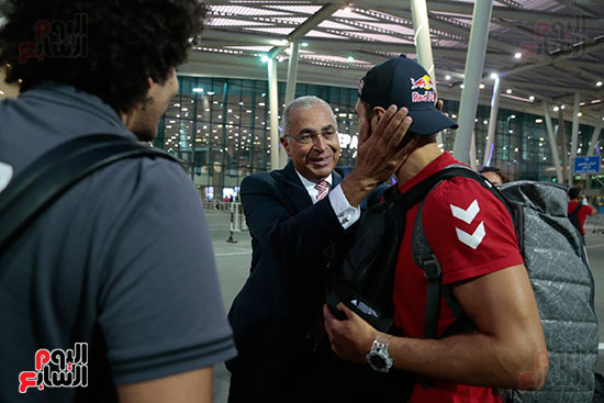 وصول بعثة منتخب كرة اليد لمطار القاهرة  (3)