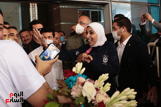 وصول البطلة جيانا فاروق إلى مطار القاهرة بعد إنجاز طوكيو (38)