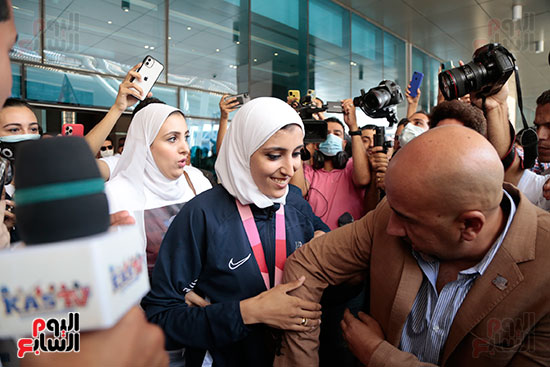 وصول البطلة جيانا فاروق إلى مطار القاهرة بعد إنجاز طوكيو (26)