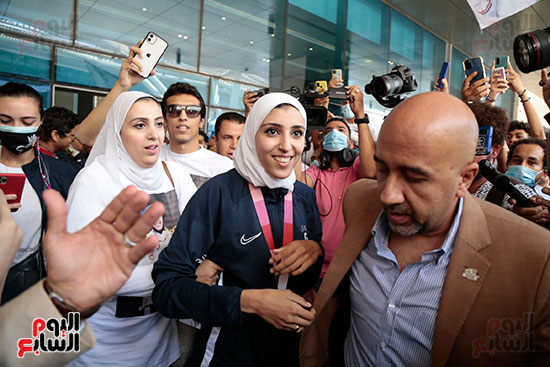 وصول البطلة جيانا فاروق إلى مطار القاهرة بعد إنجاز طوكيو (25)