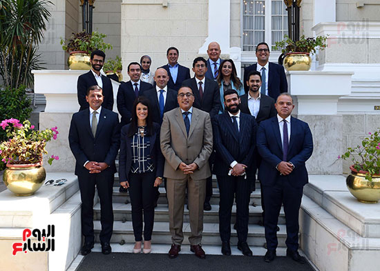 الدكتور مصطفى مدبولي رئيس مجلس الوزراء مع الشاب المصري مصطفى قنديل (6)