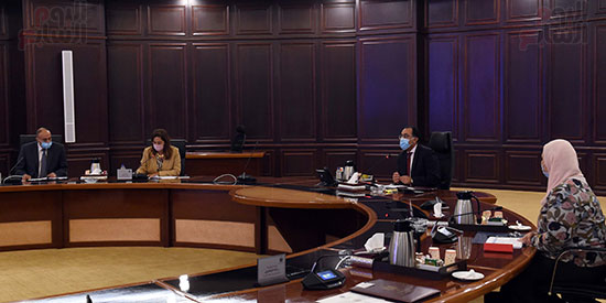 رئيس الوزراء يتابع خطوات تنفيذ المشروع القومى لتنمية الأسرة المصرية (4)